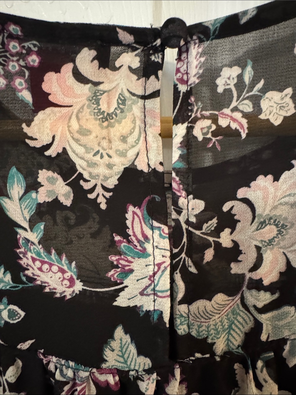 Vince Camuto Black Floral Peasant Blouse - Picture 4 of 7